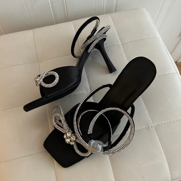 MISS LOLA AMIERA 8.5 US Black Embellished Open Toe Heels - Picture 3 of 6